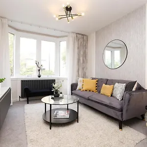 gorgeous-vibrant-1br-flat-near-princes-street.edinburghhotelsuk.org/